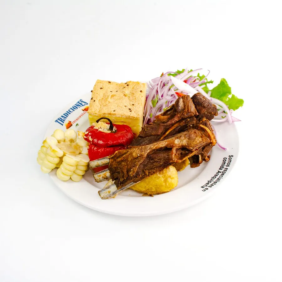 Doble costillar con rocoto relleno, pastel de papa y choclo